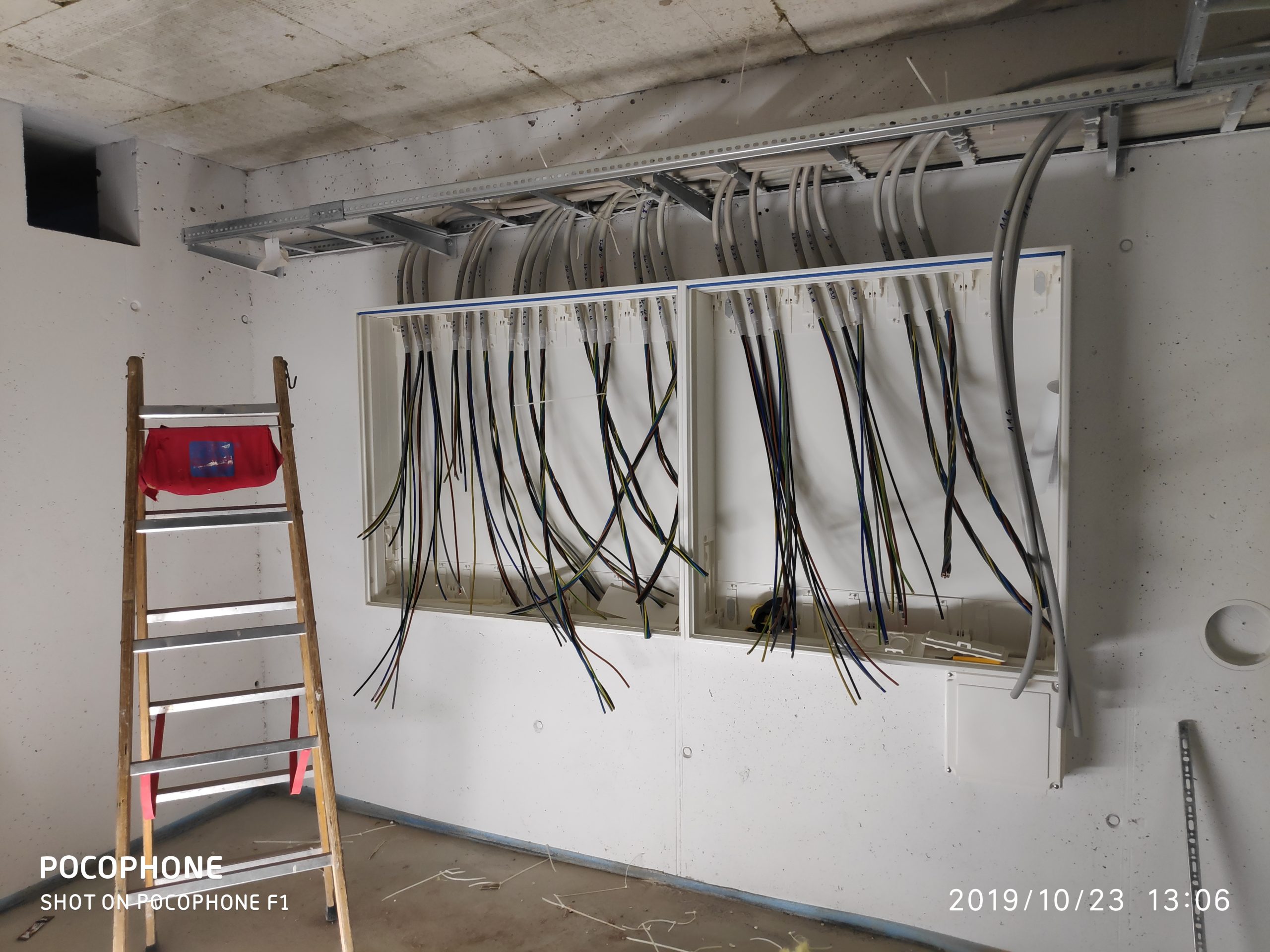 Príprava kabeláže pre inštaláciu elektromerov bytov v rozvádzačoch ubytovne